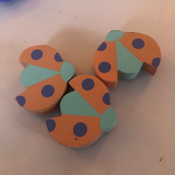 Vintage child decorative drawer handles, bright fun colours, very little wear. - Picture 5 of 13